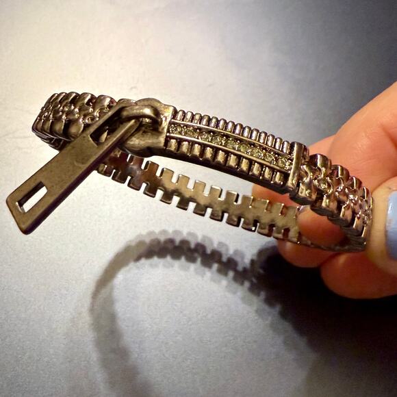 Jewelmint Retired Zipper Rhinestone Silver Tone Bangle - Picture 8 of 9